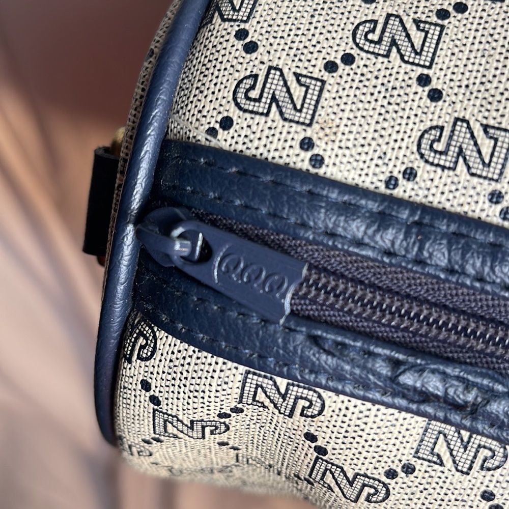 VINTAGE Logo Handbag 👜 - Picture 8 of 10